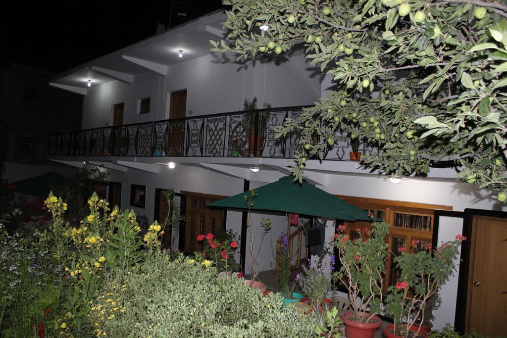 Travellers House 호텔 레 외부 사진